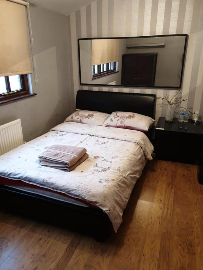 Master Room Near Heathrow Лондон Экстерьер фото